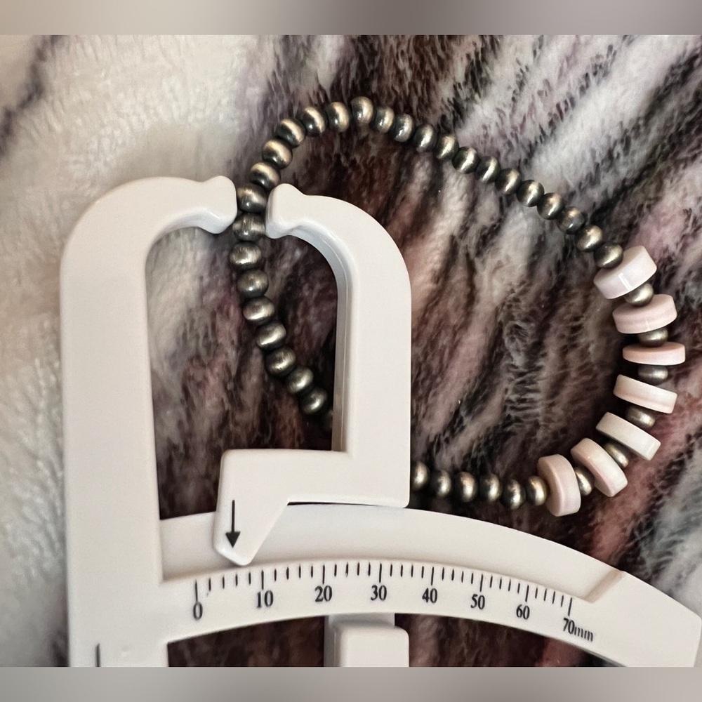 ❤️ Queen Pink Conch 6mm Desert Pearl Native Navajo Heishi Stack Bracelet Sz 6.25 - Picture 12 of 13